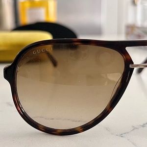 Authentic Gucci Sunglasses.  🕶️😎 tortoiseshell, funky and chic!
